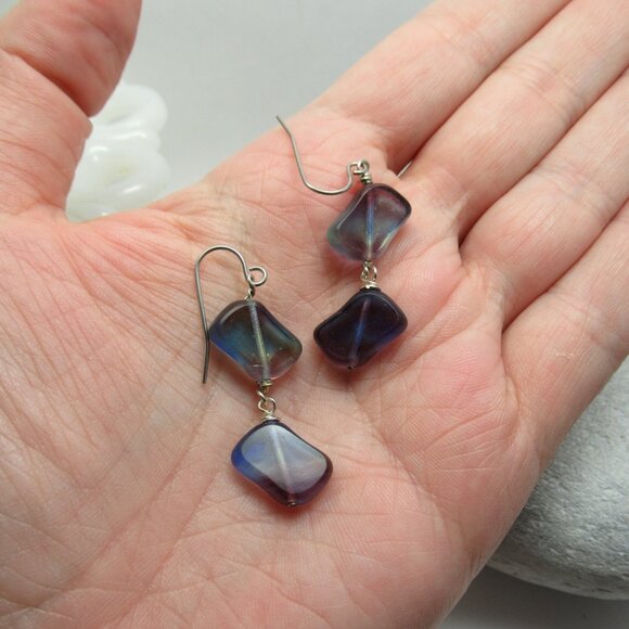 Uranium glass bead earrings - Picture 4 of 10